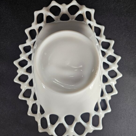 MCM Stunning Westmoreland Doric Open Lace Edge Milk Glass Oval Bowl/Fruit Bowl - Picture 8 of 11
